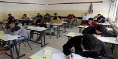 طلاب الثانوية العامة نظام قديم يؤدون امتحان الرياضيات البحتة اليوم الثلاثاء - بوابة اخر ساعة