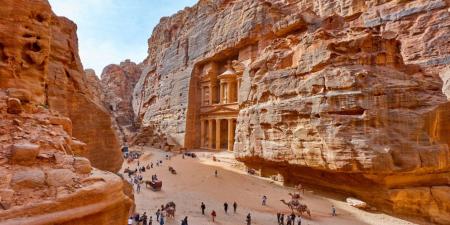 بريزات يبحث مع سفير الفاتيكان إدراج البترا ضمن محطات الحج المسيحي - بوابة اخر ساعة