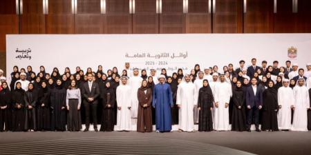 عبدالله بن زايد يكرم أوائل الثانوية العامة على مستوى دولة الإمارات - بوابة اخر ساعة