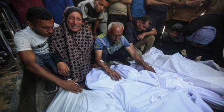 15 شهيدا أغلبهم من عائلة واحدة بقصف الاحتلال خيام النازحين في خان يونس - بوابة اخر ساعة