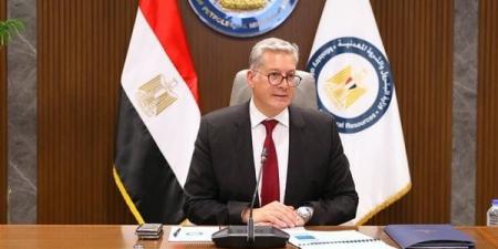 وزير البترول يتابع آخر تداعيات حادث البارج البحري «أدمارين 12» - بوابة اخر ساعة
