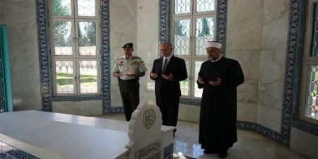 نائب الملك يزور ضريح الملك طلال بن عبدالله - بوابة اخر ساعة