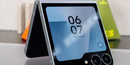 سامسونج تكشف عن أول هاتف قابل للطي من فئة FE: Galaxy Z Flip 7 FE - بوابة اخر ساعة