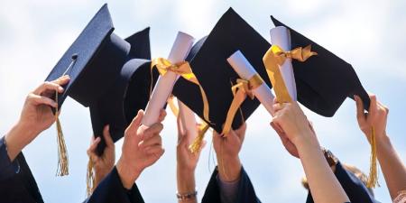 إلى متفوقي الثانوية.. تعرفوا إلى المنح الجامعية المتوفرة  داخل الدولة - بوابة اخر ساعة