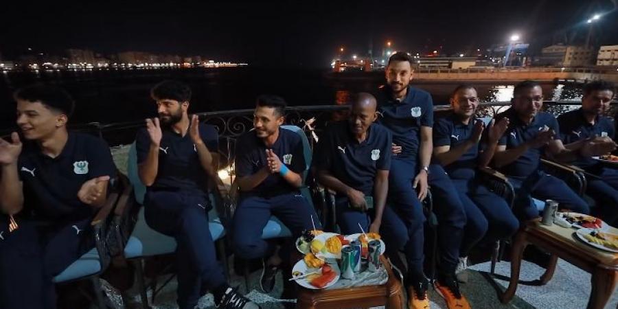 جدية وحماس ورقص على أنغام السمسمية فى معسكر المصرى.. فيديو - بوابة اخر ساعة