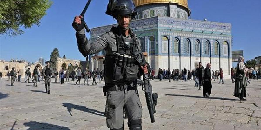 عشرات المستوطنين يقتحمون باحات المسجد الأقصى - بوابة اخر ساعة