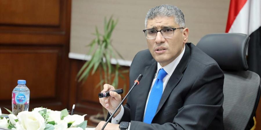 محافظ الجيزة يبحث مع نائب وزير الإسكان حلول مشكلات المياه والصرف - بوابة اخر ساعة