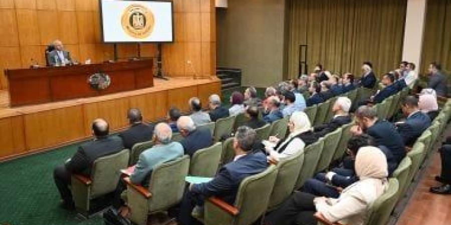 كامل الوزير: مهلة شهر لكل شركات الأسمنت لإعادة تشغيل جميع خطوط الإنتاج المتوقفة - بوابة اخر ساعة