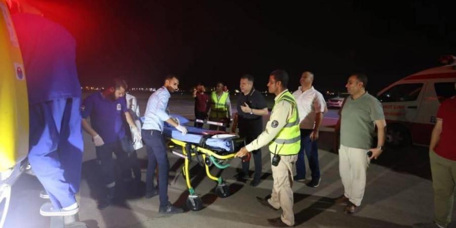 4 وفيات وإصابة 22 في حادث غرق بارجة بخليج السويس - بوابة اخر ساعة