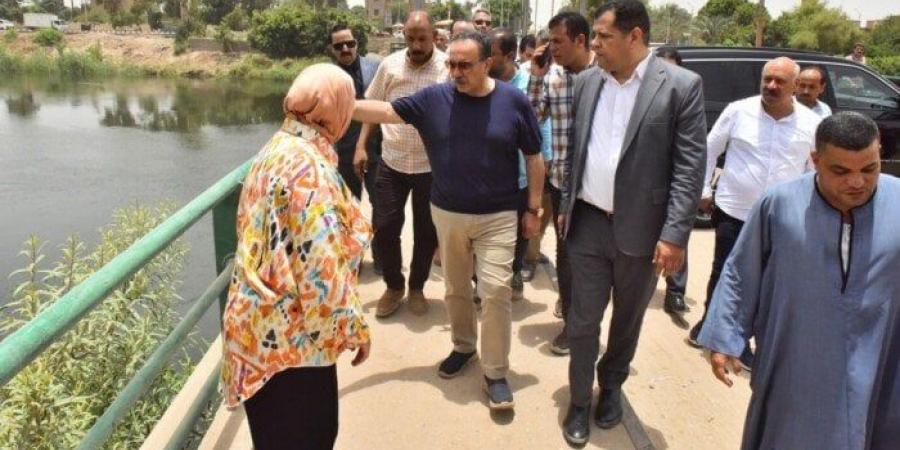 محافظ أسيوط في جولة مفاجئة على كوبري الحواتكة - بوابة اخر ساعة