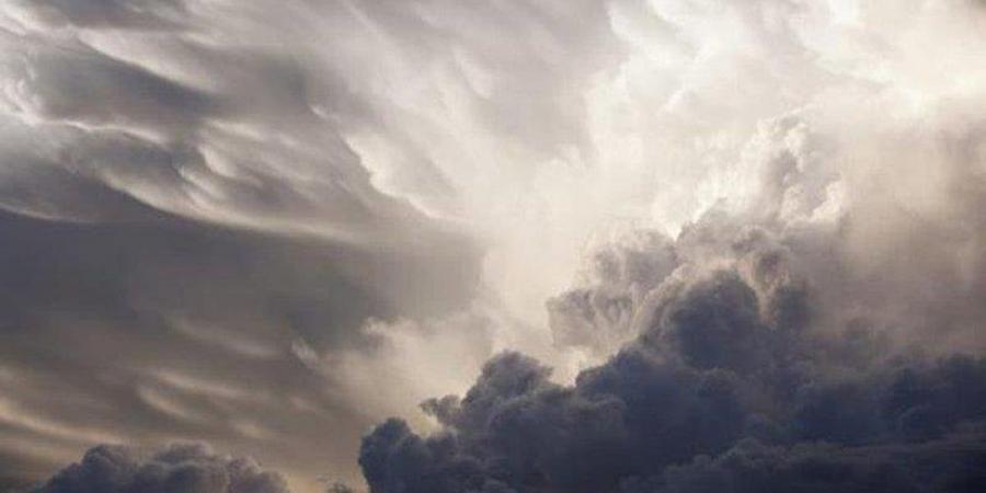 تنبيهات "الأرصاد" تطوق 8 مناطق اليوم.. رياح وأتربة وأمطار وعوالق في أجواء متقلبة - بوابة اخر ساعة