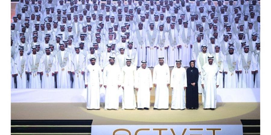 ذياب بن محمد يشهد تخريج 1494 طالباً وطالبة في مدارس التكنولوجيا التطبيقية - بوابة اخر ساعة