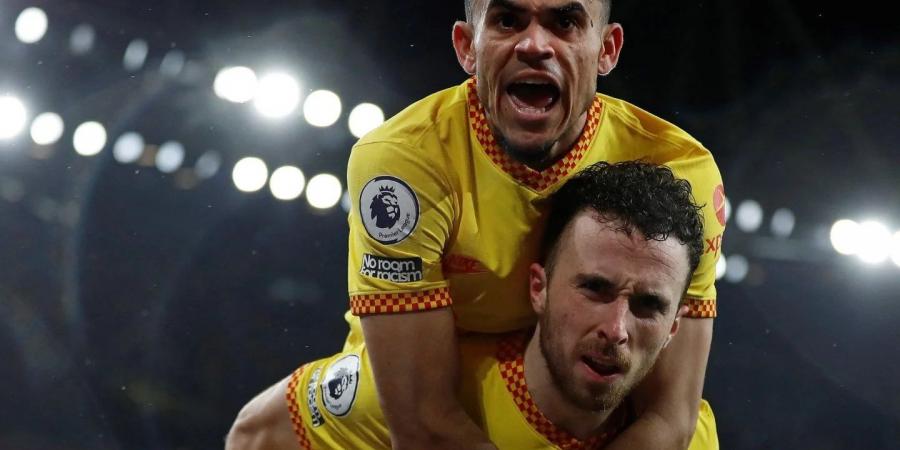تصرف صادم من لاعب ليفربول في وقت جنازة صديقه جوتا (فيديو) - بوابة اخر ساعة
