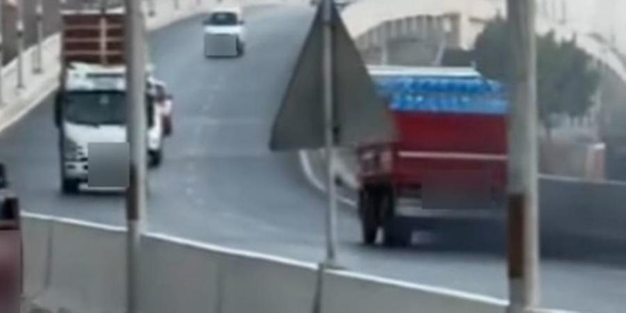ضبط قائد سيارة نقل للسير عكس الاتجاه أعلى كوبري بالقليوبية - بوابة اخر ساعة