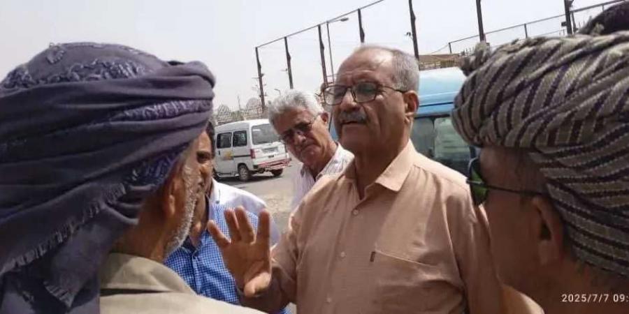 ”مظاهرة أمام قصر معاشيق بعدن تنتقد القيادي الانتقالي فضل الجعدي وتحمّله مسؤولية تدهور الأوضاع” - بوابة اخر ساعة