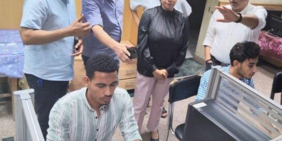 وكيل وزارة الصحة بقنا يتابع سير العمل بغرفة الطوارئ عقب انقطاع شبكات الهواتف - بوابة اخر ساعة