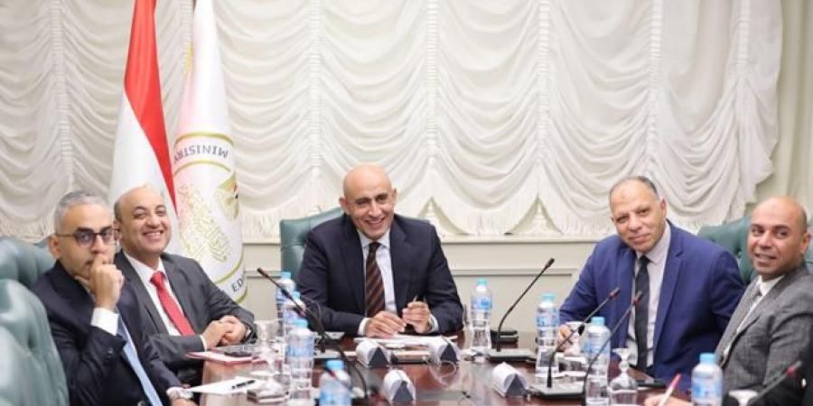 وزير التعليم يعقد اجتماعًا مع مديري المديريات التعليمية لاستعراض الترتيبات النهائية لآخر أيام امتحانات الثانوية العامة - بوابة اخر ساعة