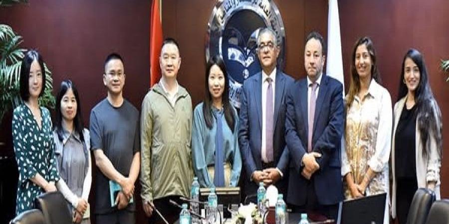 هيئة الاستثمار تبحث سُبل نقل سلاسل الإنتاج الصينية بقطاع الملابس الى مصر - بوابة اخر ساعة