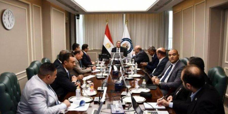 أخبار الرياضة - وزير البترول المصري يتابع تحقيقات حادث البارج البحري مع الشركة المالكة - بوابة اخر ساعة
