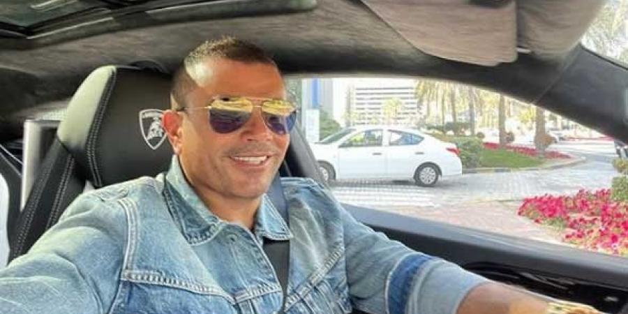 شبيه عمرو دياب يثير الجدل بإطلالاته وحفلاته وسط حيرة الجمهور على مواقع التواصل - بوابة اخر ساعة