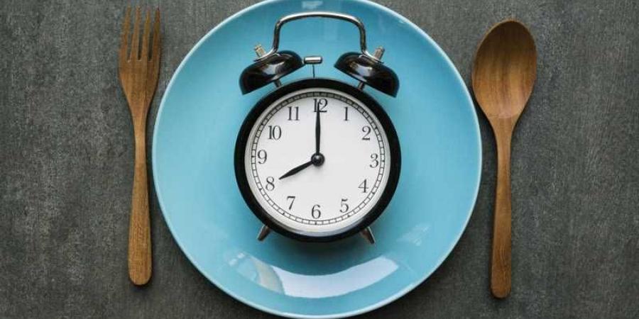 يربك الساعة البيولوجية.. تعرَف إلى أضرار العشاء المتأخر - بوابة اخر ساعة