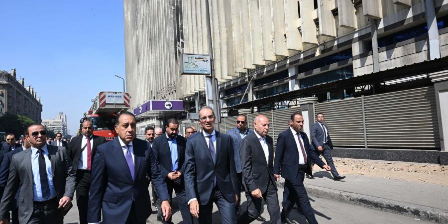رئيس الوزراء يتفقد "سنترال رمسيس" ويستعرض تقريرًا مع وزير الاتصالات بشأن عودة مختلف الخدمات - بوابة اخر ساعة